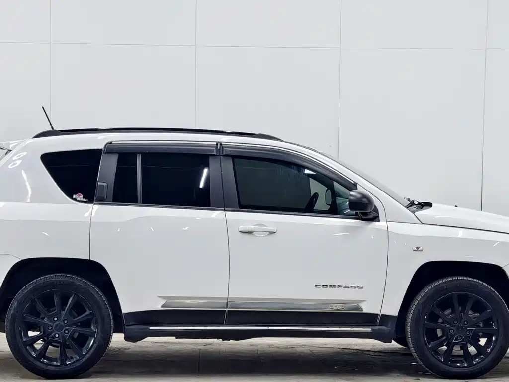 Jeep Compass 2013 — фото 8