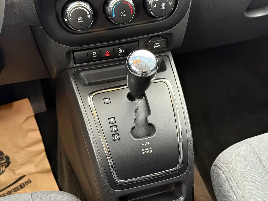 Jeep Compass 2013 — фото 17