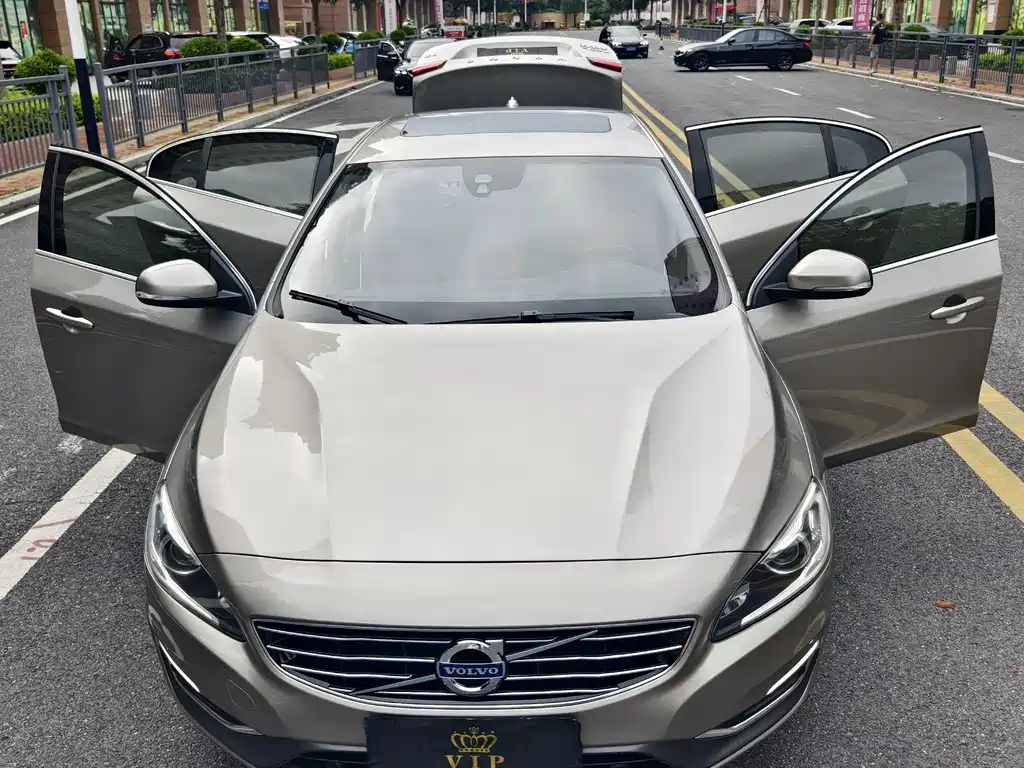 Volvo S60 2015 — фото 10