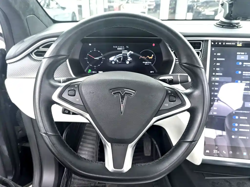 Tesla Model X 2018 — фото 7