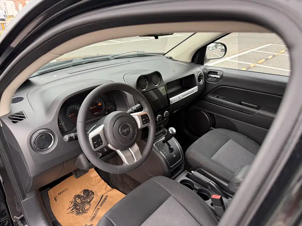Jeep Compass 2013 — фото 8