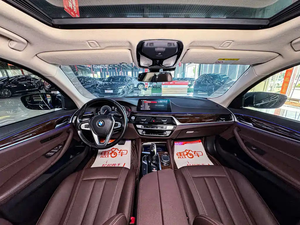 BMW 5 Series 2019 — фото 10
