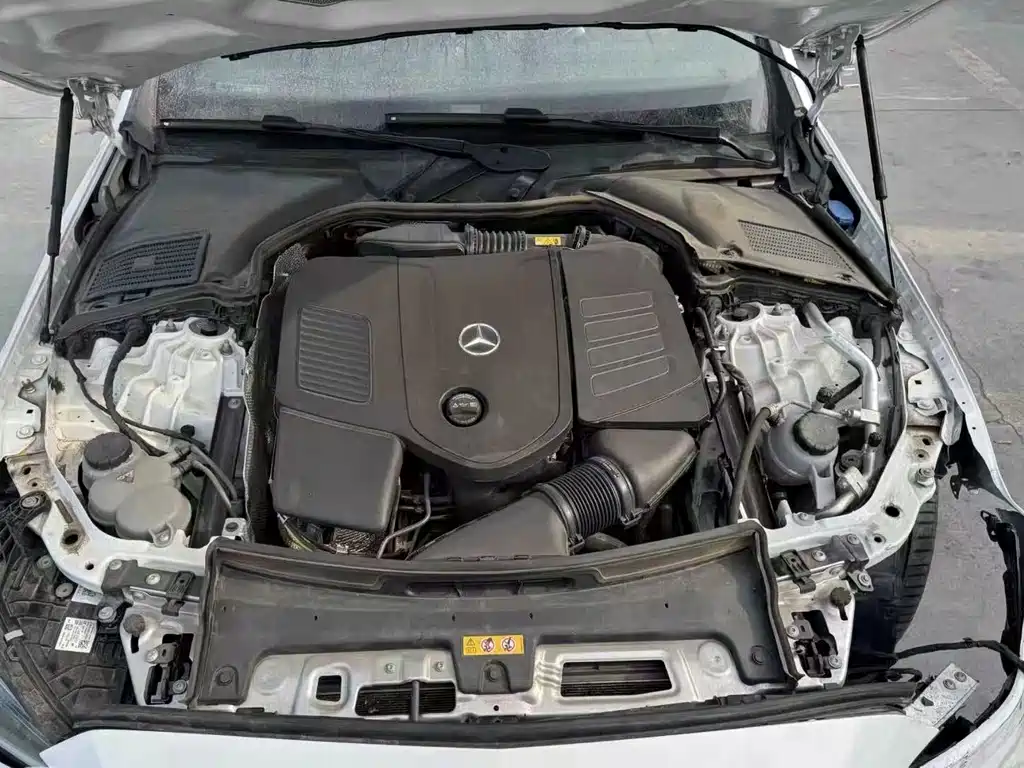 Mercedes-Benz C-Class 2025 — фото 10