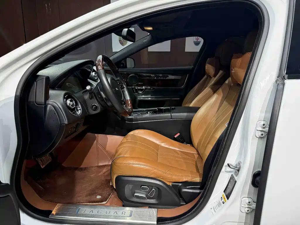 Jaguar XJ 2014 — фото 10
