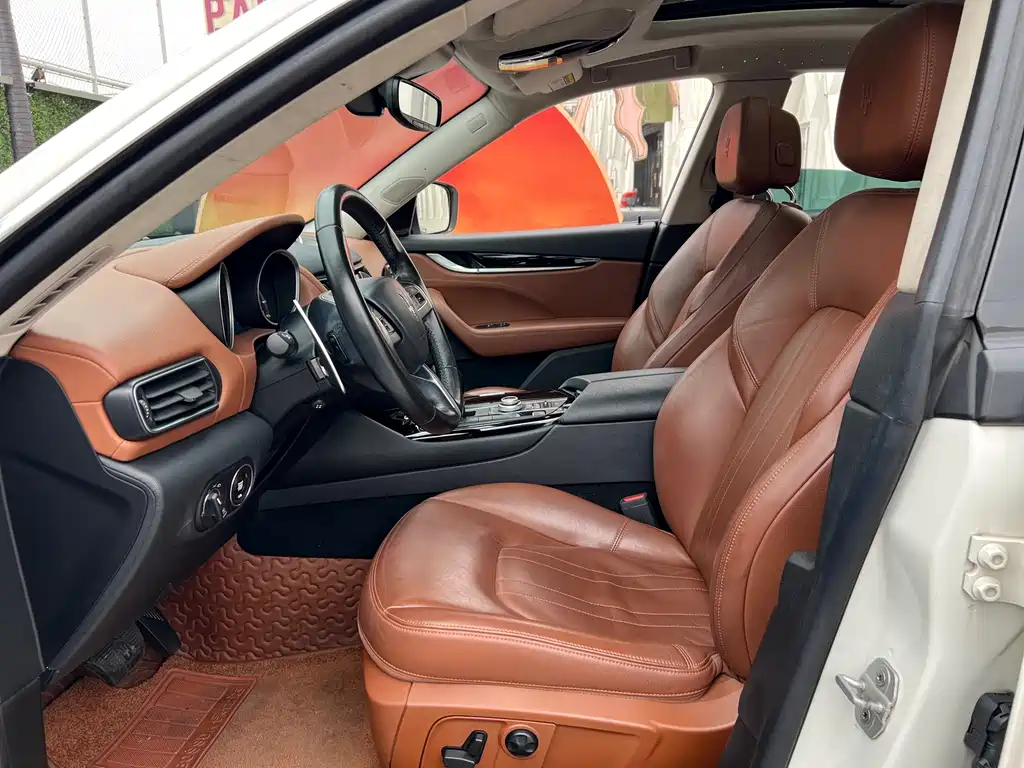 Maserati Levante 2018 — фото 10