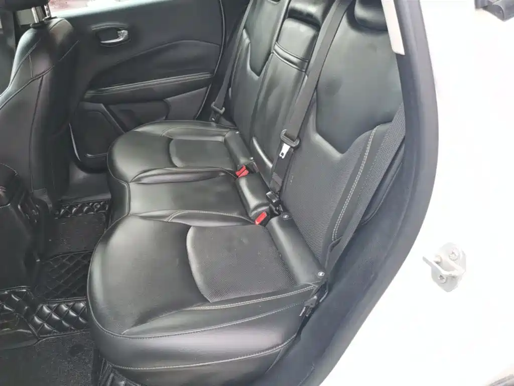 Jeep Compass 2017 — фото 17