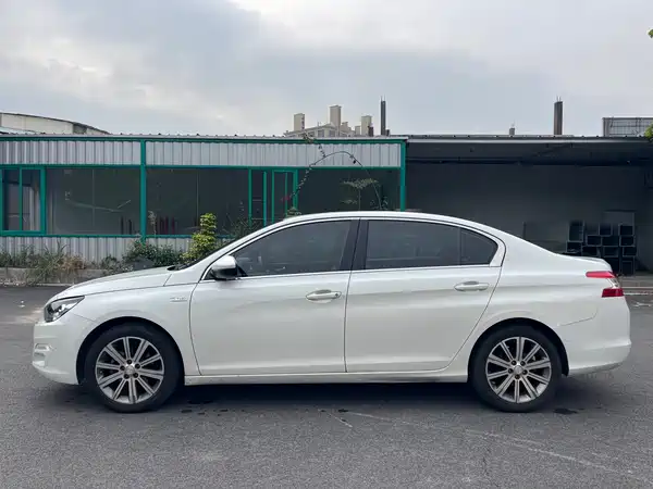 Peugeot 408 2016
