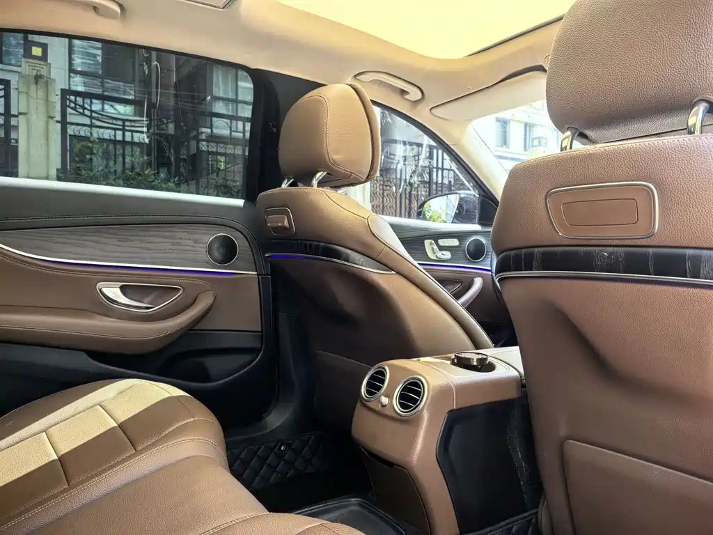 Mercedes-Benz E-Class 2019 — фото 10