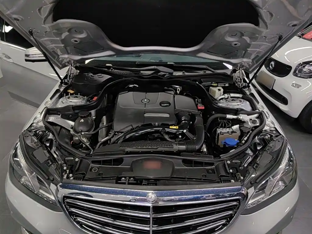 Mercedes-Benz E-Class 2014 — фото 20