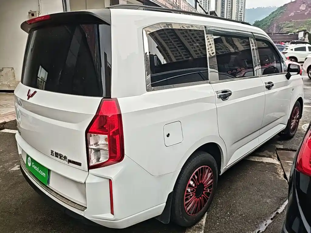 Wuling Hongguang PLUS 2022