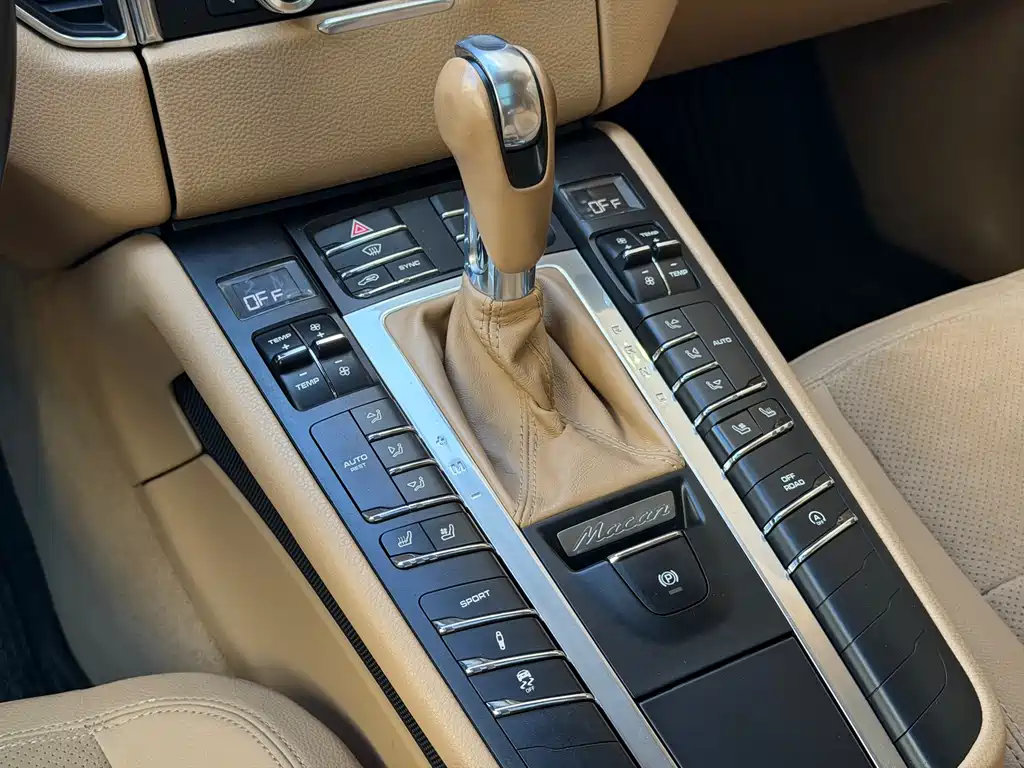 Porsche Macan 2015 — фото 18