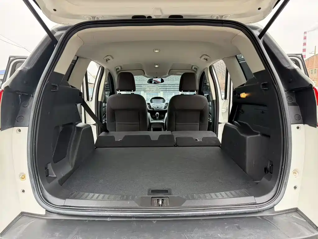 Ford Kuga 2013 — фото 10