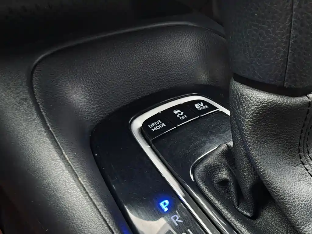 Toyota Corolla 2023 — фото 11