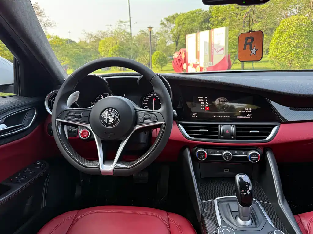 Alfa Romeo Giulia 2018 — фото 11