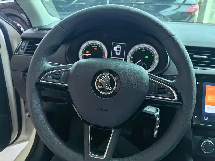 Skoda Octavia 2021 — фото 15