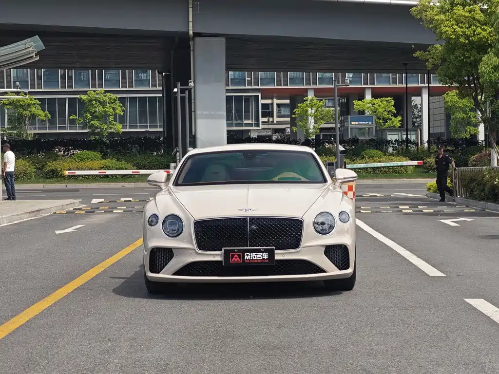 Bentley Continental 2024 — фото 2