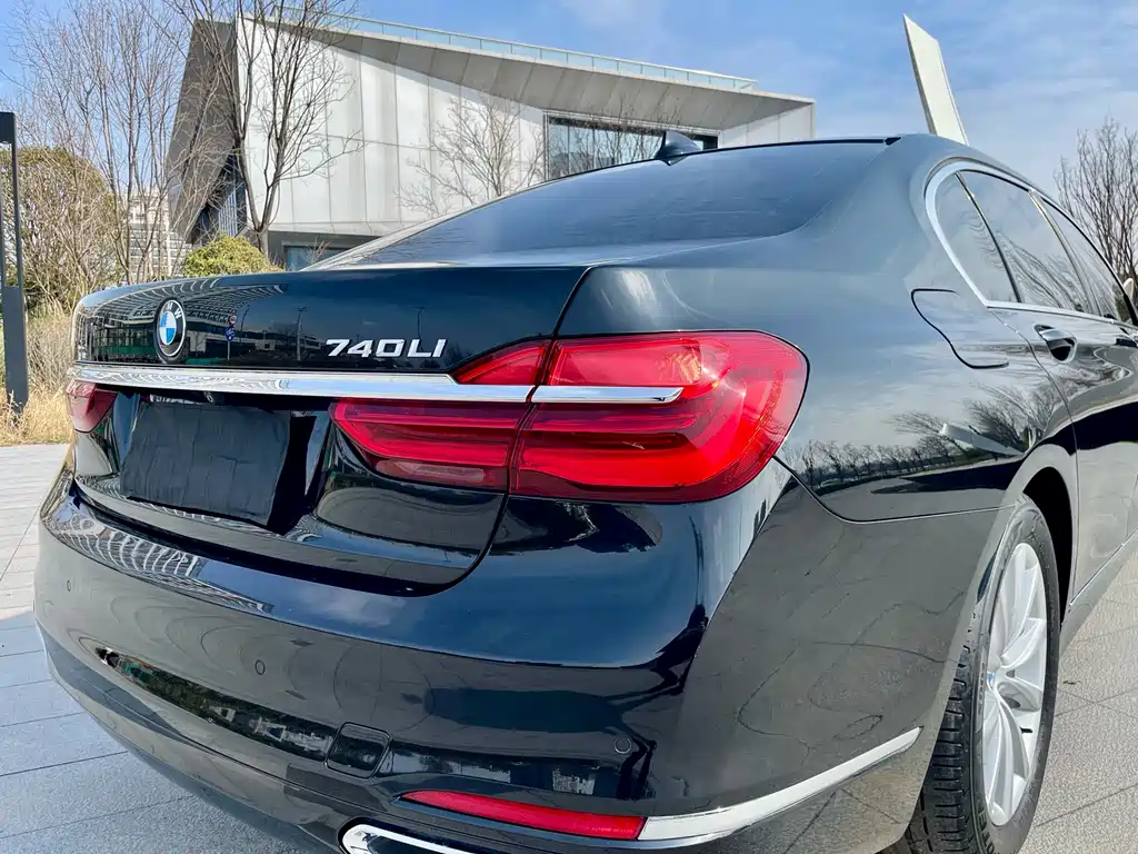 BMW 7 Series 2017 — фото 20