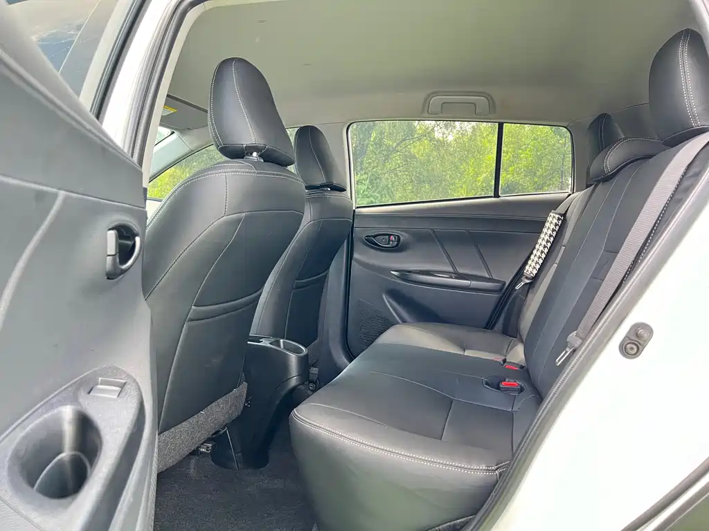 Toyota Yaris L 2022 — фото 16