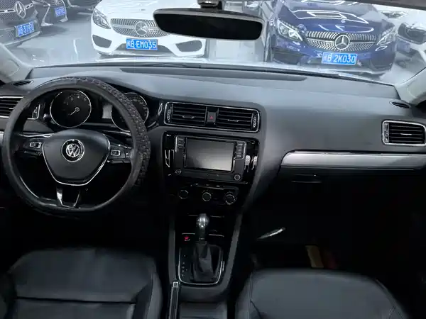 Volkswagen Sagitar 2018