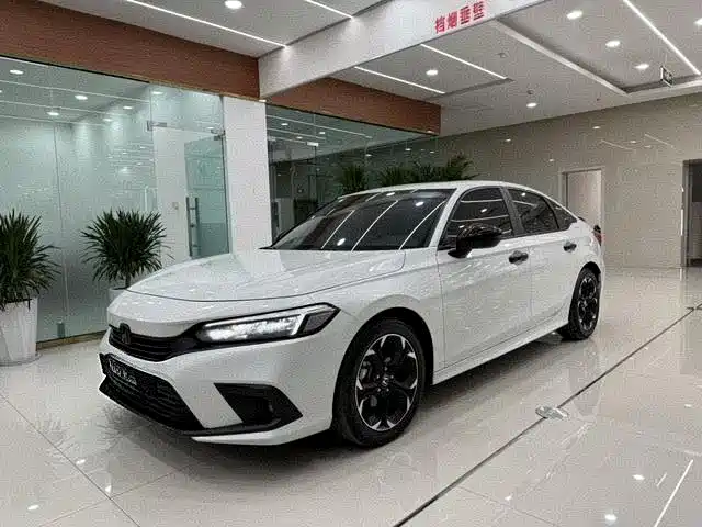 Honda Civic 2024 — фото 1