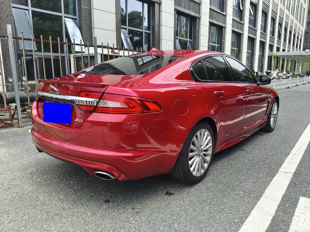 Jaguar XF 2014 — фото 5