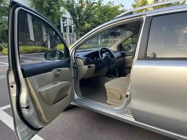 Nissan Livina 2013
