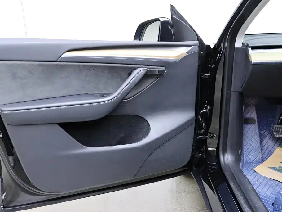 Tesla Model Y 2023 — фото 10