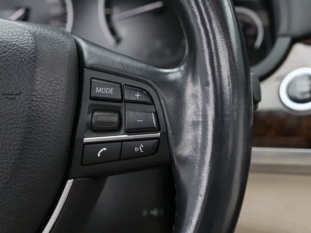 BMW 7 Series 2012 — фото 20