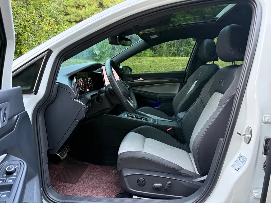 Volkswagen Golf 2025