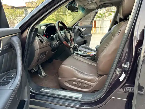 Infiniti FX 2011