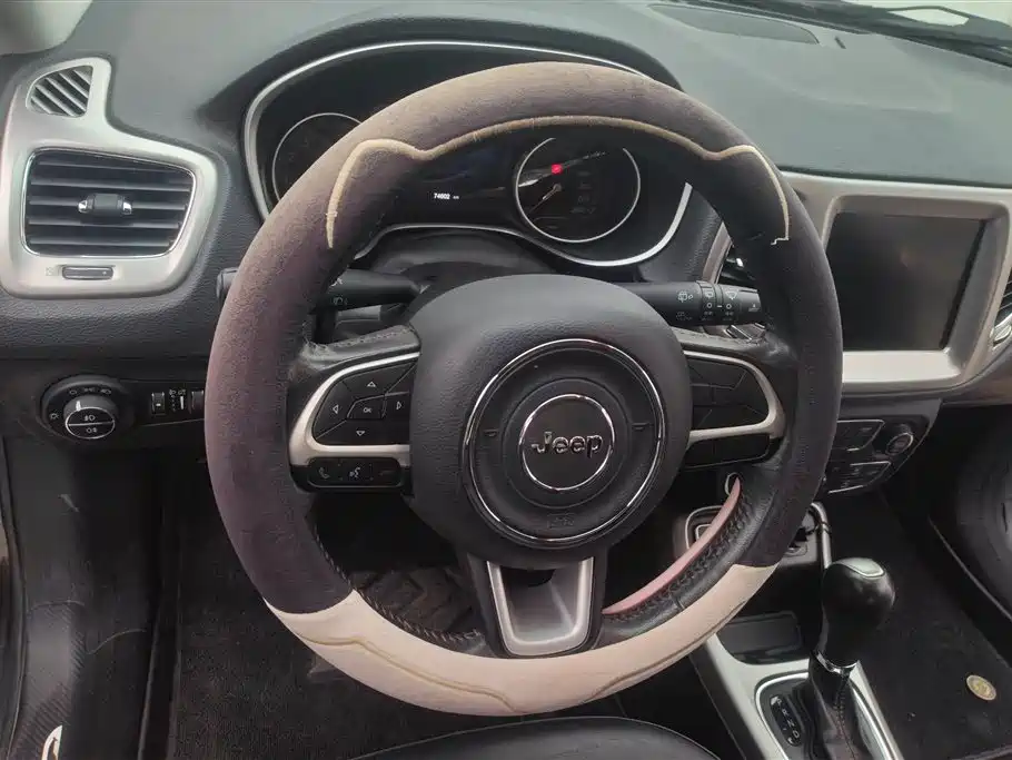 Jeep Compass 2018 — фото 15