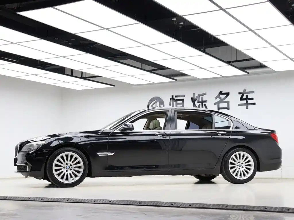 BMW 7 Series 2012 — фото 37
