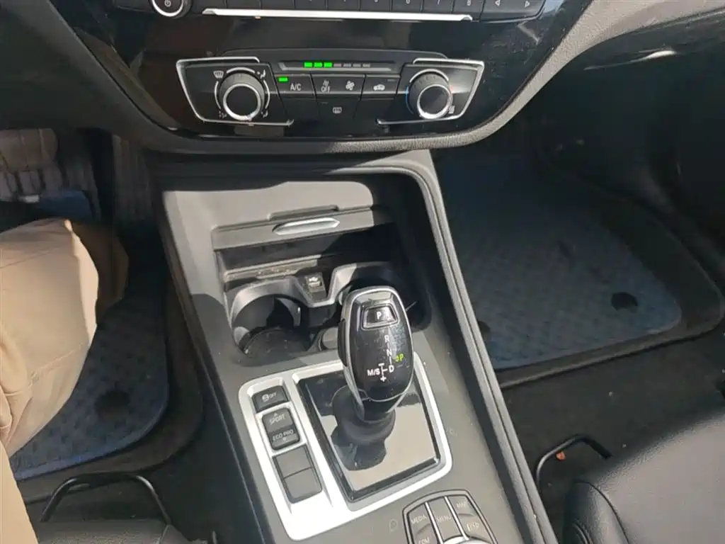 BMW 1 Series 2020 — фото 14