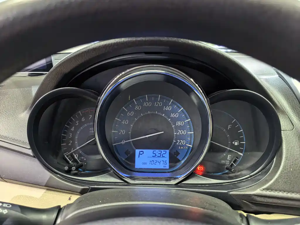 Toyota Yaris L 2014 — фото 10