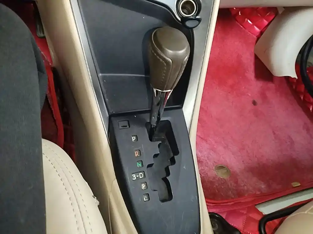 Toyota Yaris L 2014 — фото 14