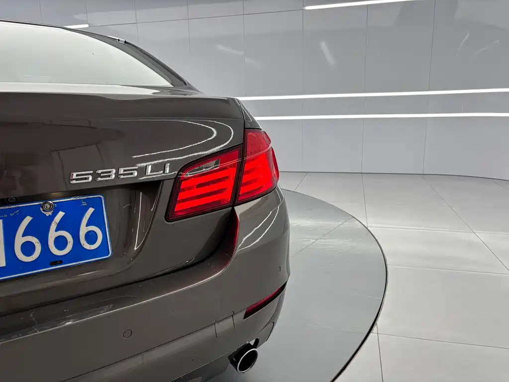 BMW 5 Series 2013 — фото 16