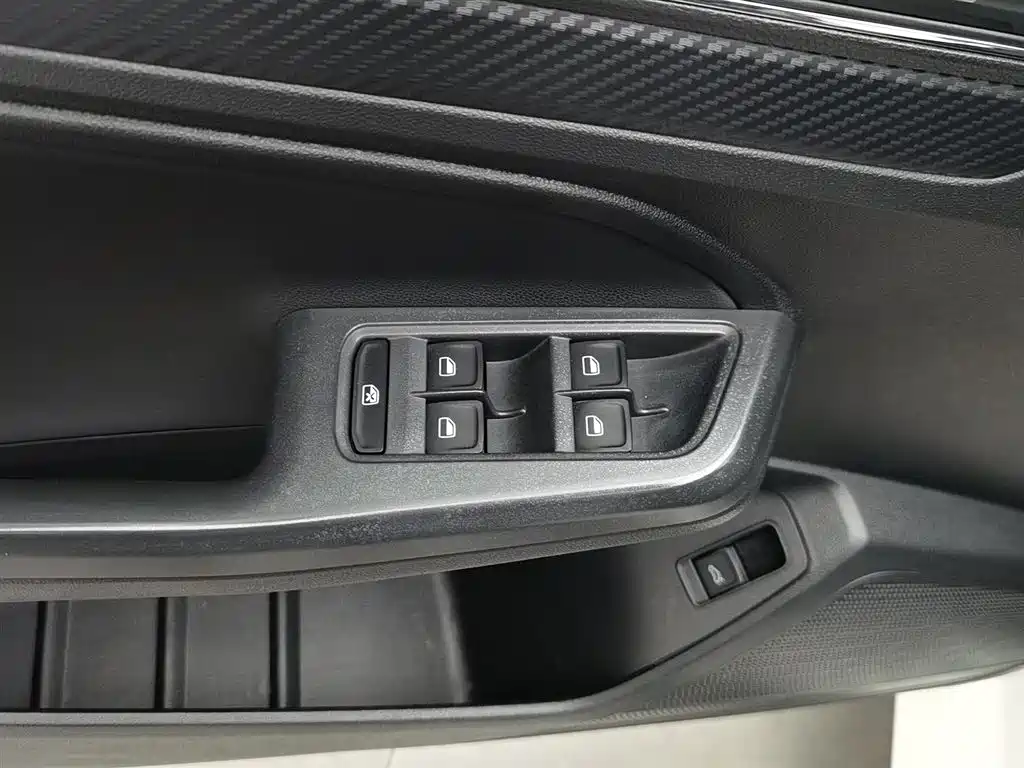 Volkswagen Lavida 2017 — фото 9
