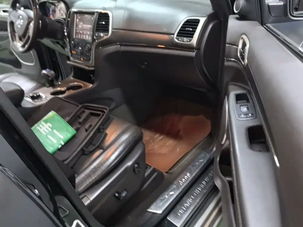 Jeep Grand Cherokee 2014 — фото 20