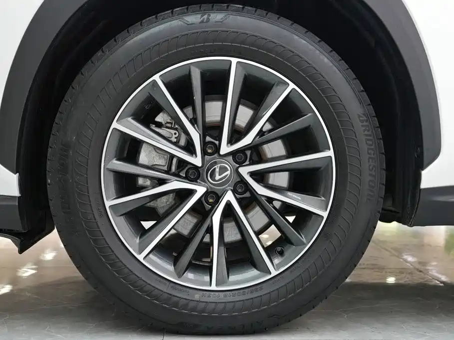 Lexus NX 2024