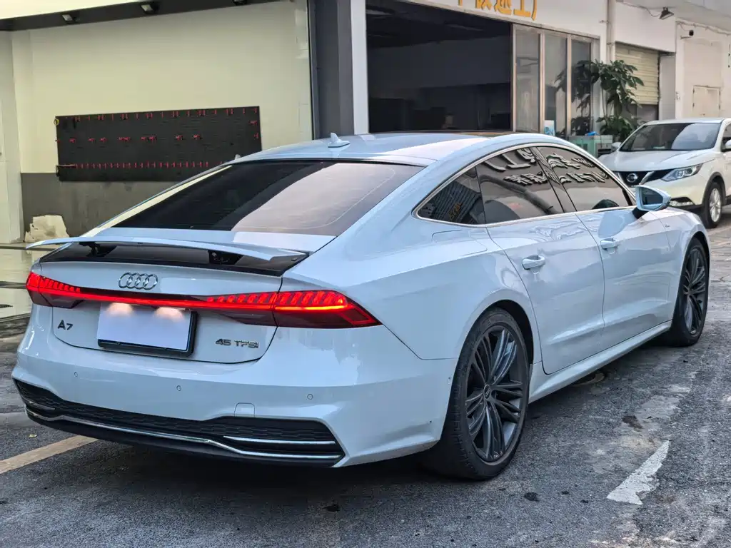 Audi A7 2022 — фото 12