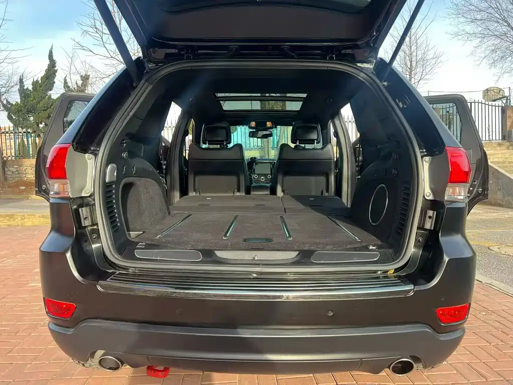 Jeep Grand Cherokee 2016 — фото 9