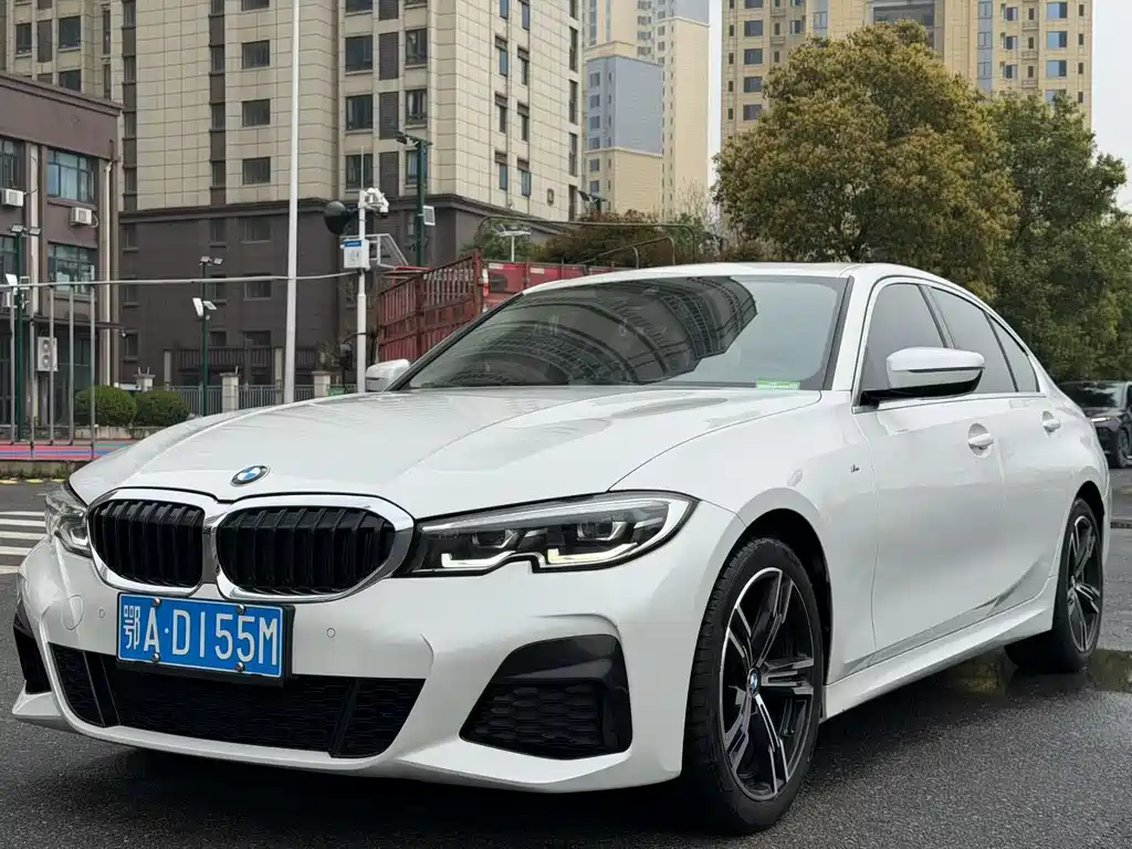 BMW 3 Series 2022 — фото 1