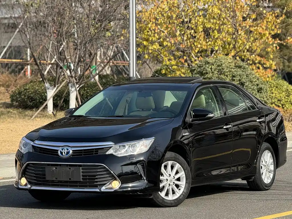 Toyota Camry 2015 — фото 1