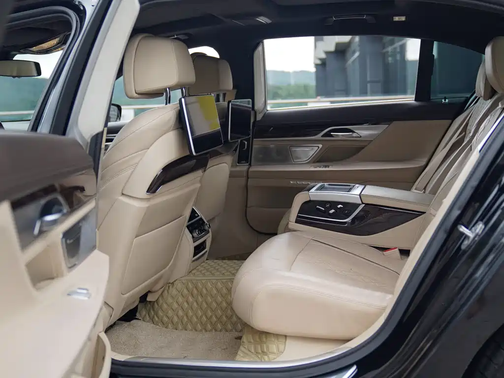 BMW 7 Series 2015 — фото 6