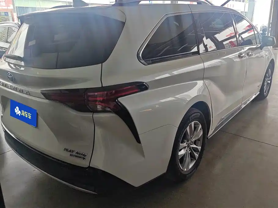 Toyota Sienna 2022 — фото 3