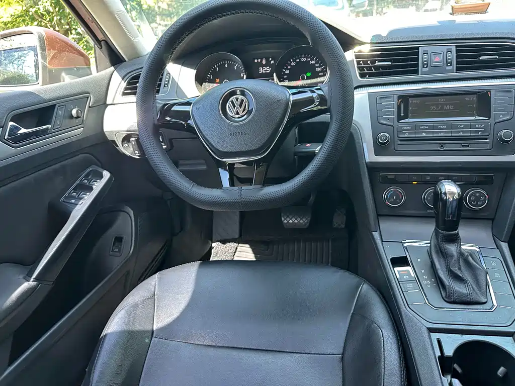 Volkswagen Lamando 2018 — фото 10