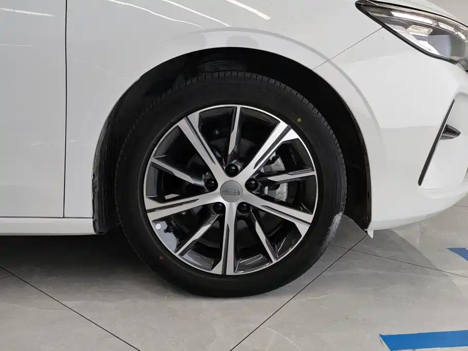 Geely Emgrand 2022