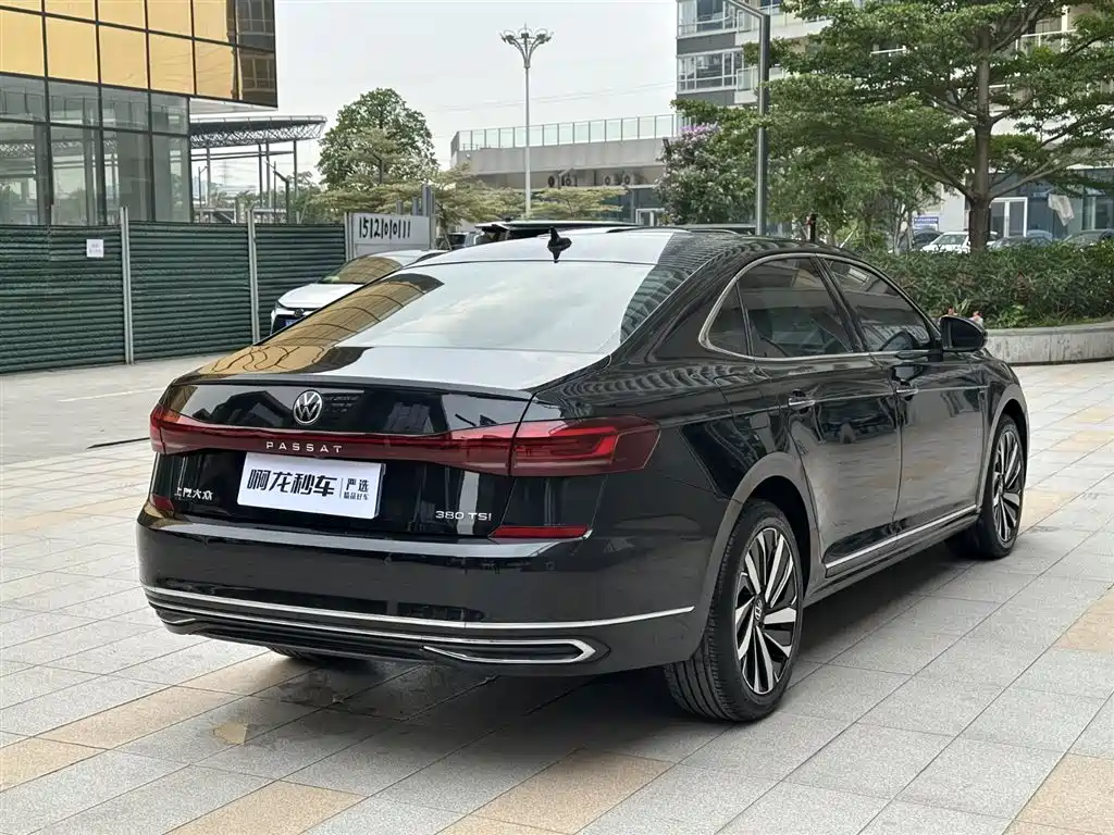 Volkswagen Passat 2023 — фото 4