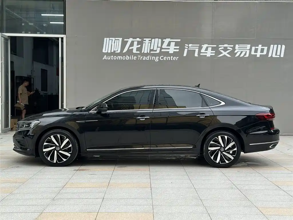 Volkswagen Passat 2023 — фото 16