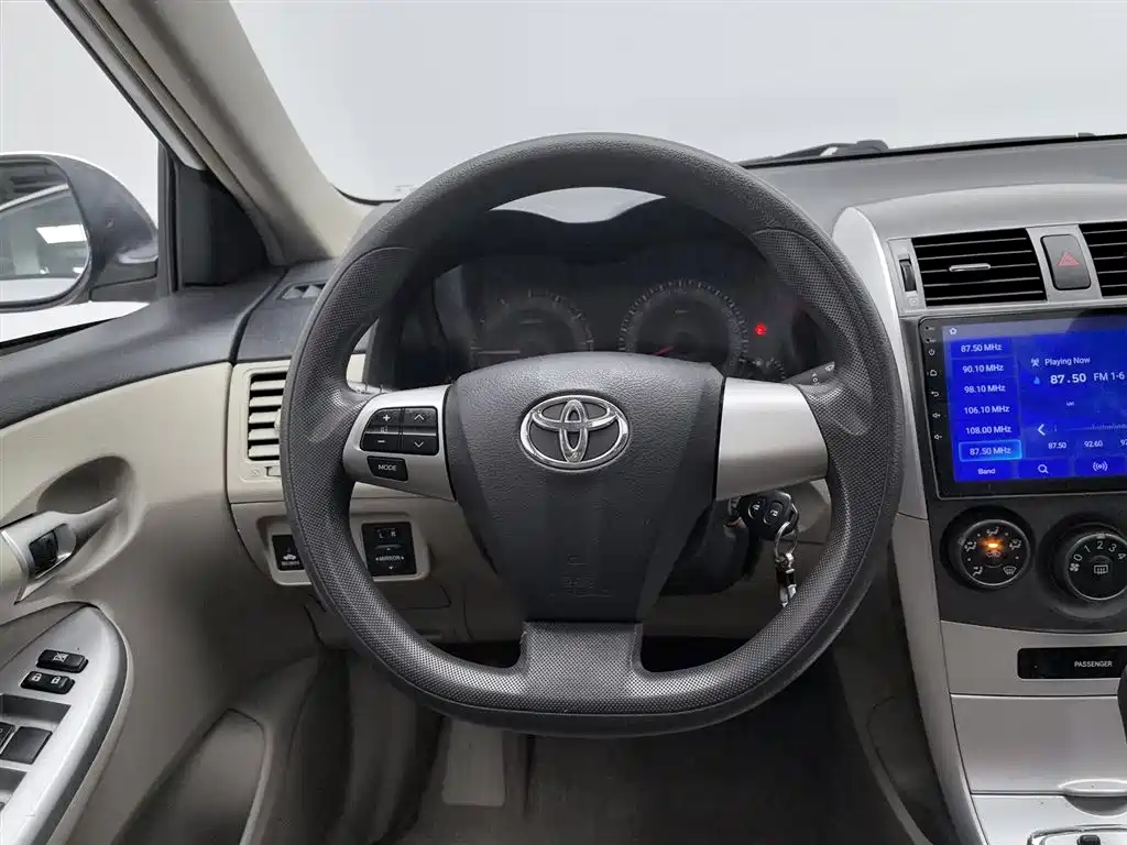 Toyota Corolla 2014 — фото 11